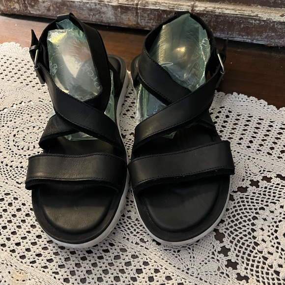 Toms Unique Black Sandals , Leather Straps , Size 11, Sidney - Picture 4 of 7